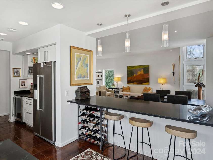 1401 Scotland Avenue, Charlotte, NC 28207.  MLS# CAR4207507, YatesRealty ID 12226. Kitchen