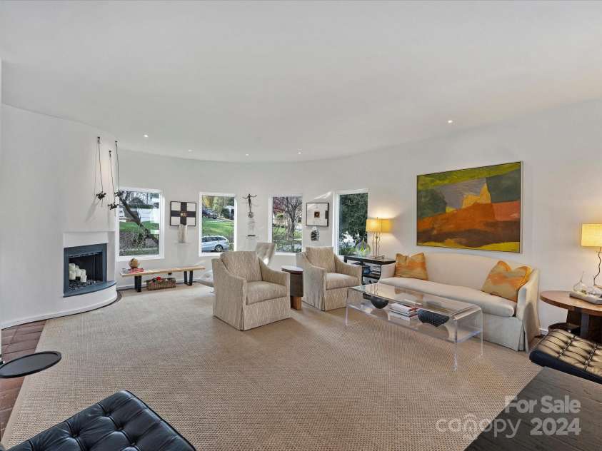 1401 Scotland Avenue, Charlotte, NC 28207.  MLS# CAR4207507, YatesRealty ID 12226. Living Room