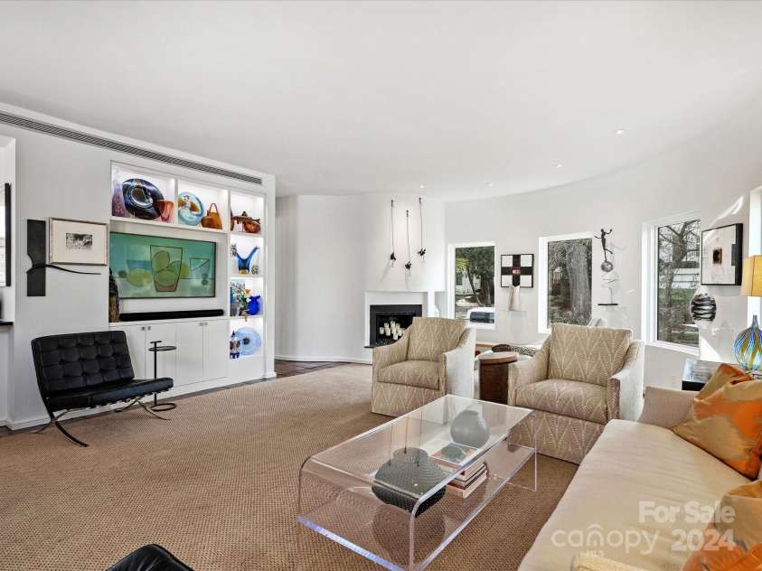 1401 Scotland Avenue, Charlotte, NC 28207.  MLS# CAR4207507, YatesRealty ID 12226. Living Room