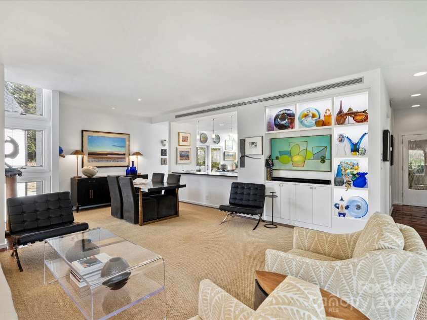 1401 Scotland Avenue, Charlotte, NC 28207.  MLS# CAR4207507, YatesRealty ID 12226. Living Room