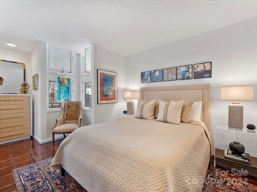 1401 Scotland Avenue, Charlotte, NC 28207.  MLS# CAR4207507, YatesRealty ID 12226. Lower Level Bedroom