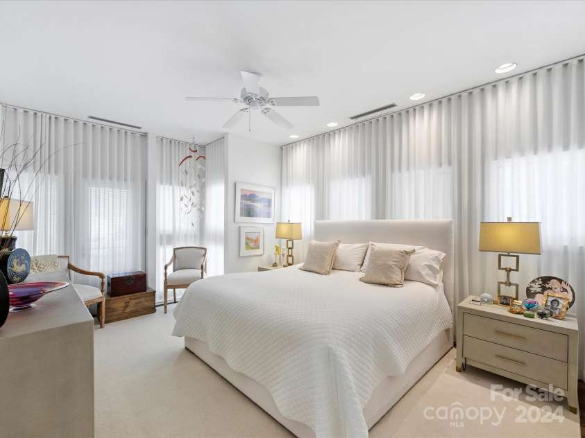 1401 Scotland Avenue, Charlotte, NC 28207.  MLS# CAR4207507, YatesRealty ID 12226. Primary Bedroom