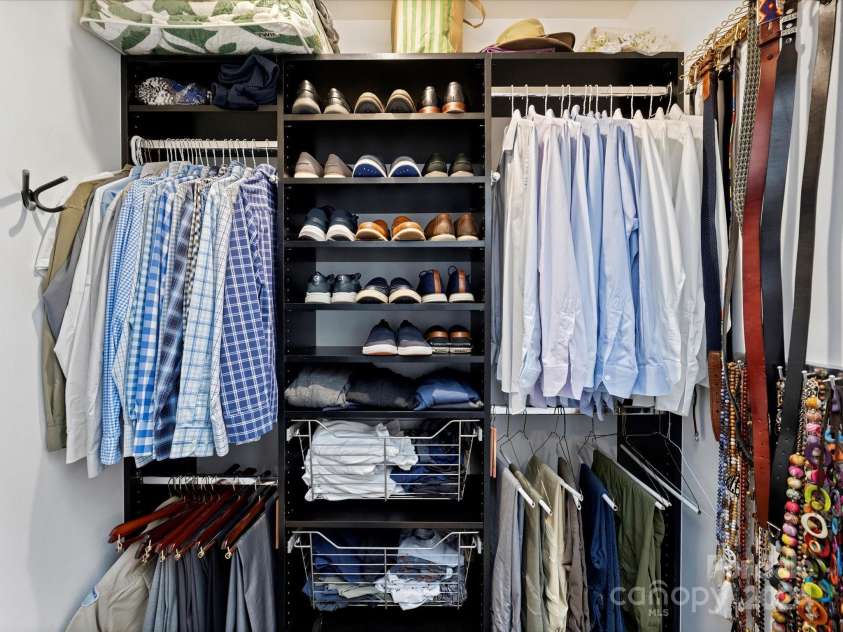 1401 Scotland Avenue, Charlotte, NC 28207.  MLS# CAR4207507, YatesRealty ID 12226. Primary Closet 2