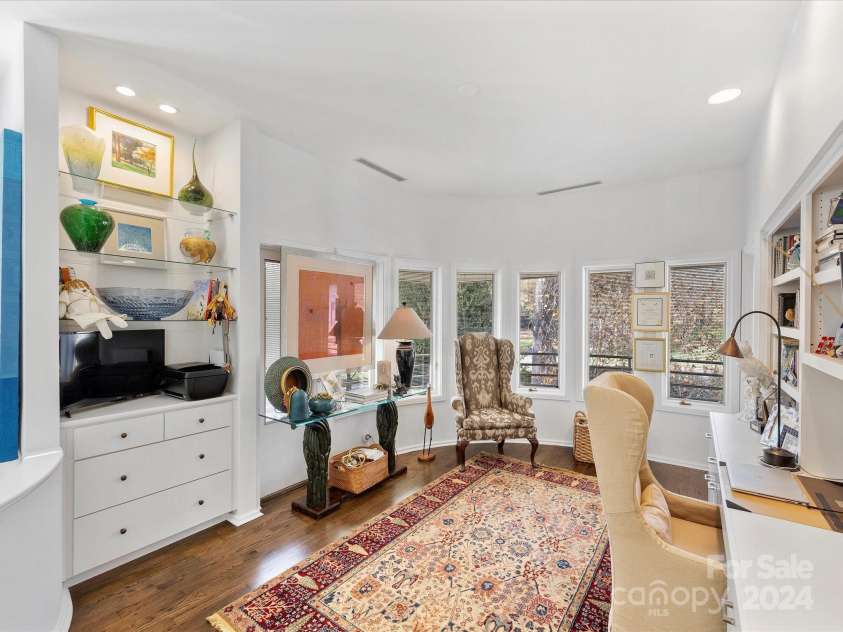 1401 Scotland Avenue, Charlotte, NC 28207.  MLS# CAR4207507, YatesRealty ID 12226. Upper Level Sitting Area