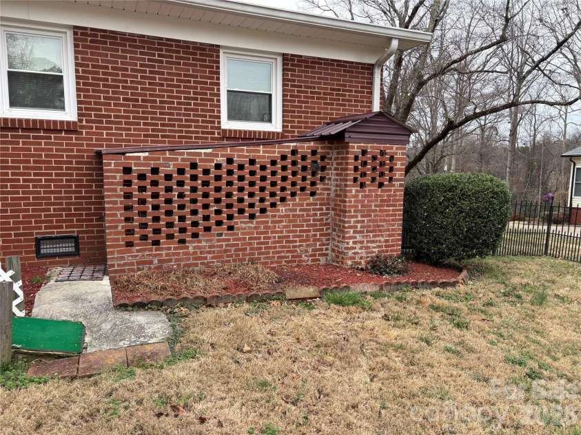 503 9th Avenue, Conover, NC 28613.  MLS# CAR4352494, YatesRealty ID 12226. 