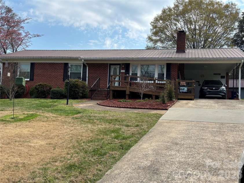 503 9th Avenue, Conover, NC 28613.  MLS# CAR4352494, YatesRealty ID 12226. Welcome home to this beautiful one level ranch