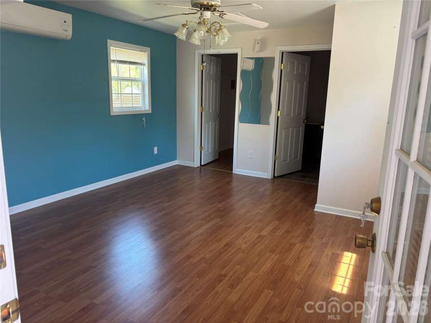 503 9th Avenue, Conover, NC 28613.  MLS# CAR4352494, YatesRealty ID 12226. Welcome to this roomy detached studio apt