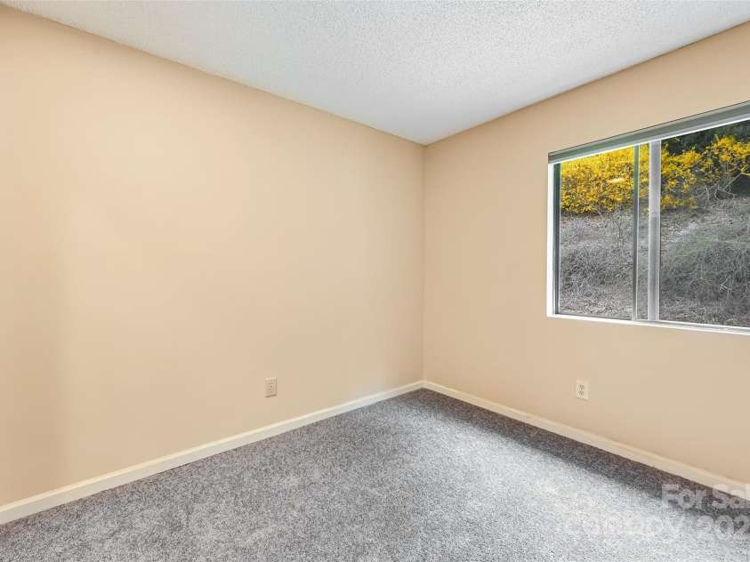 202 Cheyenne Court, Asheville, NC 28803.  MLS# CAR4244381, YatesRealty ID 12227. 