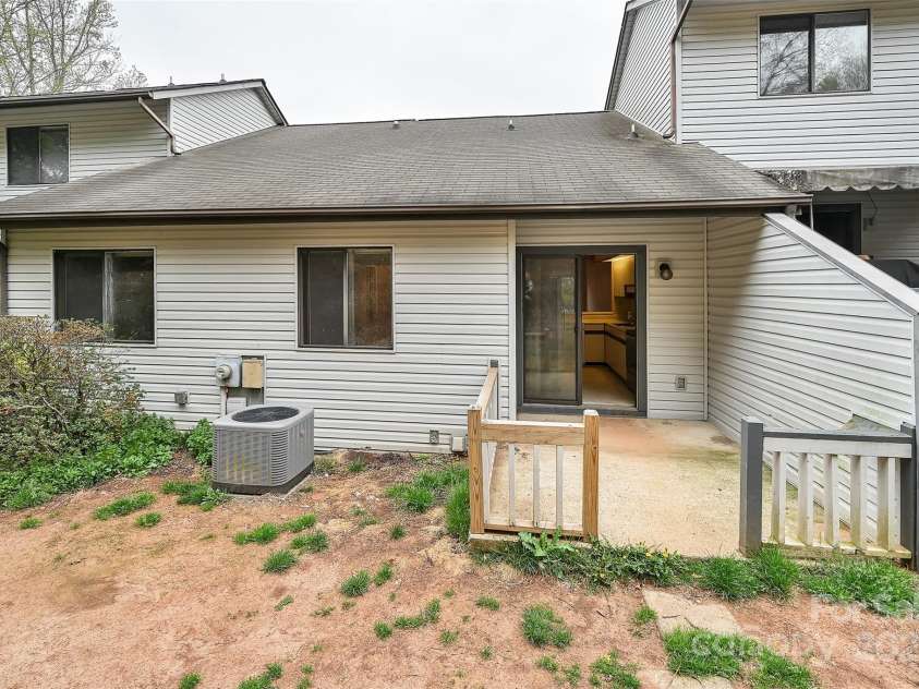 202 Cheyenne Court, Asheville, NC 28803.  MLS# CAR4244381, YatesRealty ID 12227. 