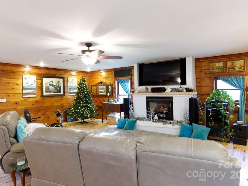 633 Weston Acres Road, Fort Lawn, SC 29714.  MLS# CAR4206008, YatesRealty ID 12227. 