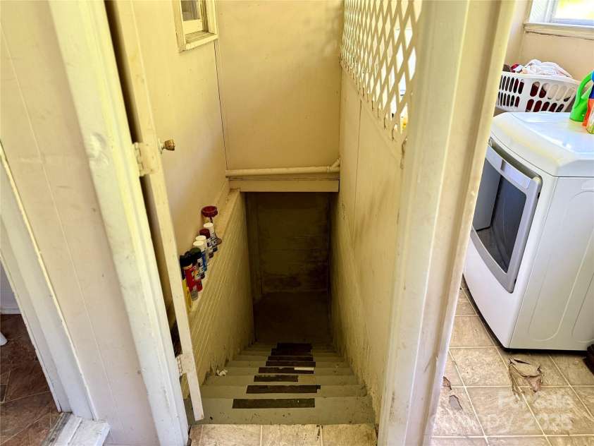 106 Chapel Street, Spruce Pine, NC 28777.  MLS# CAR4248002, YatesRealty ID 12232. 