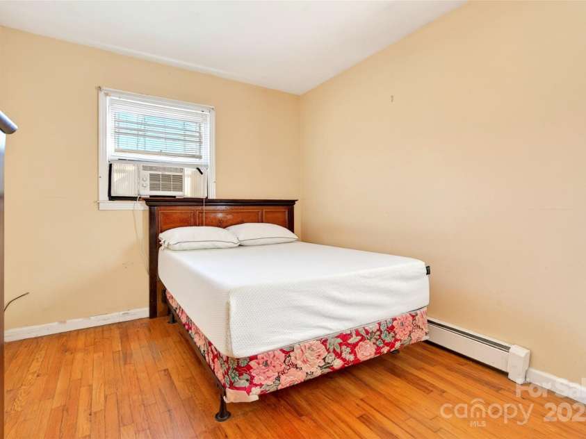 106 Chapel Street, Spruce Pine, NC 28777.  MLS# CAR4248002, YatesRealty ID 12232. 