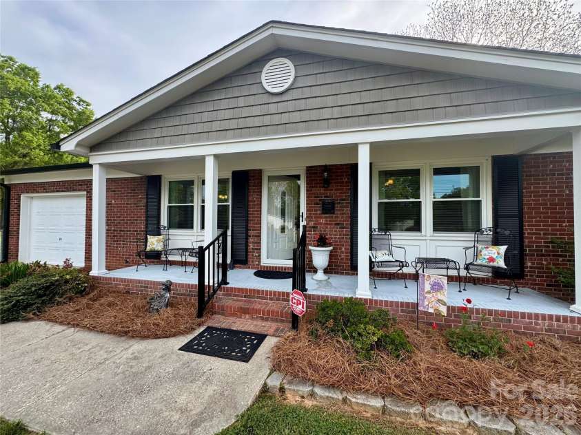 1104 Amigo Drive, Concord, NC 28025.  MLS# CAR4369171, YatesRealty ID 12236. 