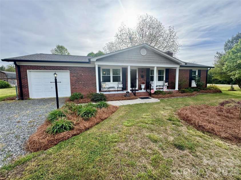 1104 Amigo Drive, Concord, NC 28025.  MLS# CAR4369171, YatesRealty ID 12236. 