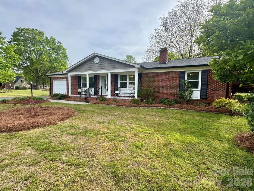 1104 Amigo Drive, Concord, NC 28025.  MLS# CAR4369171, YatesRealty ID 12236. 