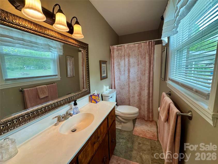 1104 Amigo Drive, Concord, NC 28025.  MLS# CAR4369171, YatesRealty ID 12236. 