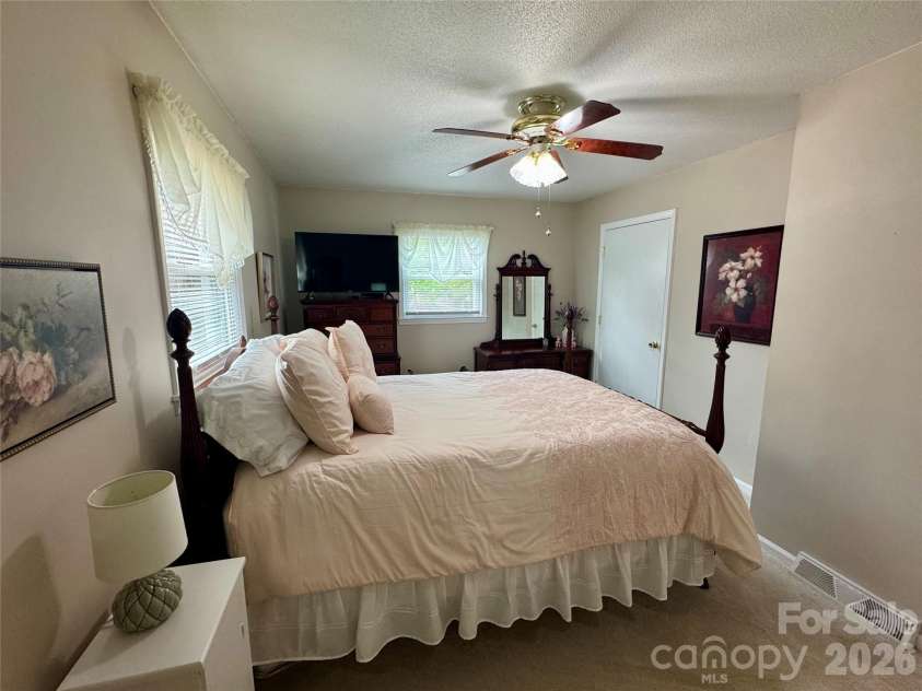 1104 Amigo Drive, Concord, NC 28025.  MLS# CAR4369171, YatesRealty ID 12236. 