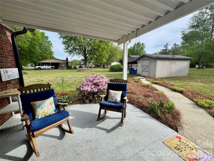1104 Amigo Drive, Concord, NC 28025.  MLS# CAR4369171, YatesRealty ID 12236. 
