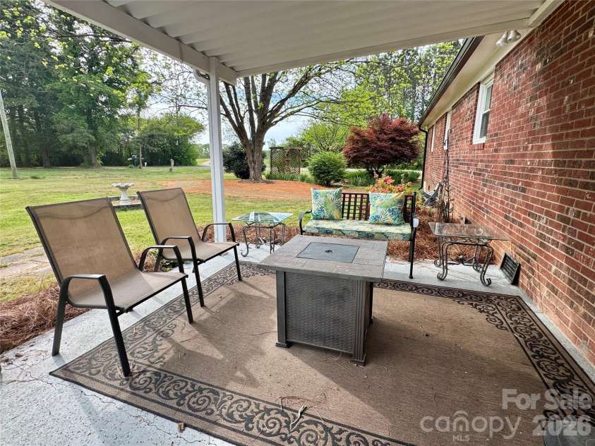1104 Amigo Drive, Concord, NC 28025.  MLS# CAR4369171, YatesRealty ID 12236. 
