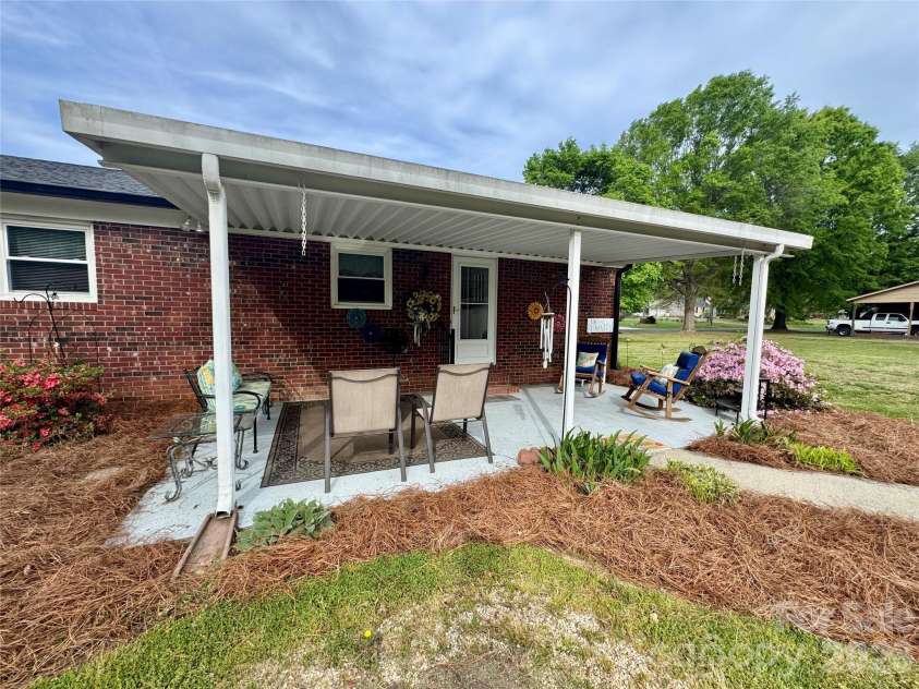 1104 Amigo Drive, Concord, NC 28025.  MLS# CAR4369171, YatesRealty ID 12236. 