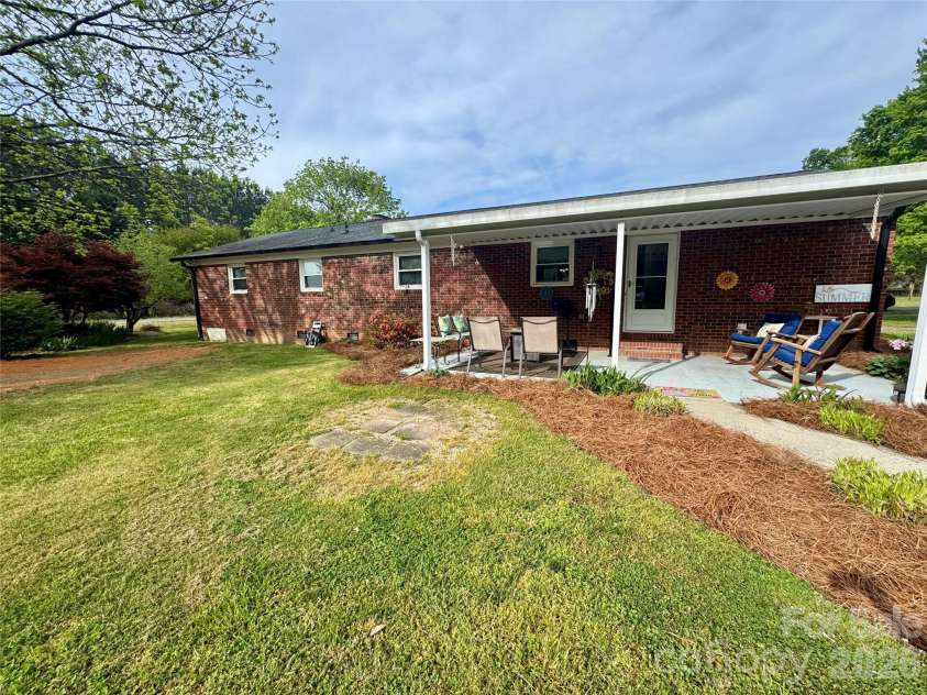 1104 Amigo Drive, Concord, NC 28025.  MLS# CAR4369171, YatesRealty ID 12236. 