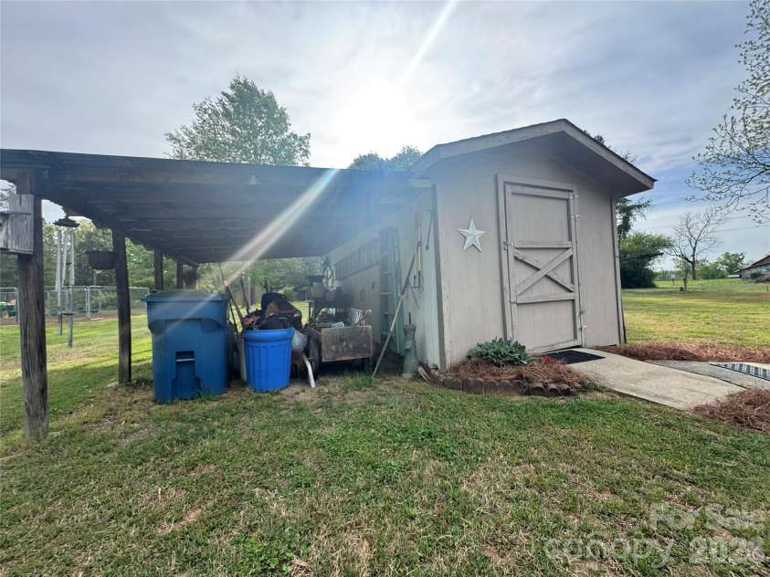 1104 Amigo Drive, Concord, NC 28025.  MLS# CAR4369171, YatesRealty ID 12236. 