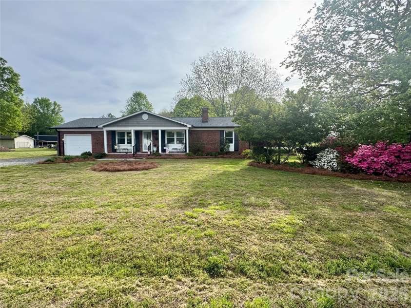 1104 Amigo Drive, Concord, NC 28025.  MLS# CAR4369171, YatesRealty ID 12236. 