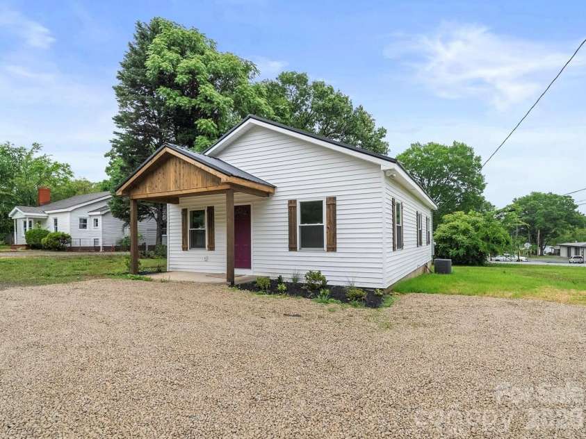 1067 Old Charlotte Road, Concord, NC 28027.  MLS# CAR4241268, YatesRealty ID 12238. 