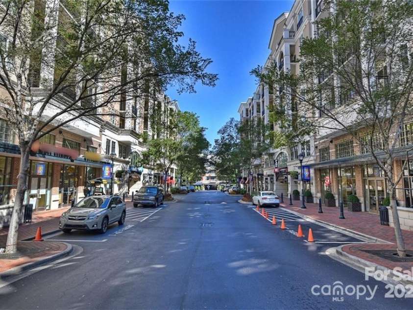 4620 Piedmont Row Drive, Charlotte, NC 28210.  MLS# CAR4300072, YatesRealty ID 1224. Luxury living w/ amazing amenities