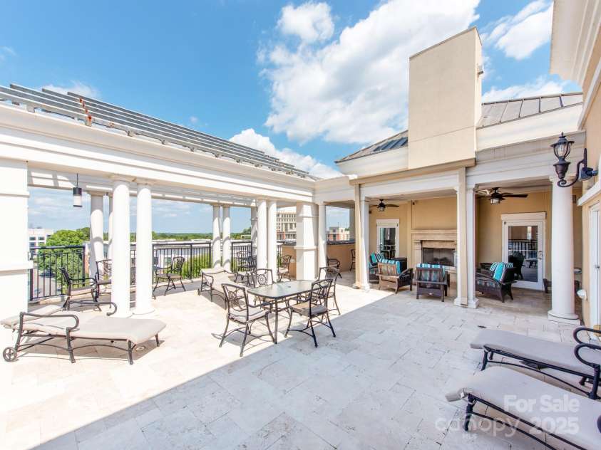 4620 Piedmont Row Drive, Charlotte, NC 28210.  MLS# CAR4300072, YatesRealty ID 1224. Roof Top Terrace relax area...