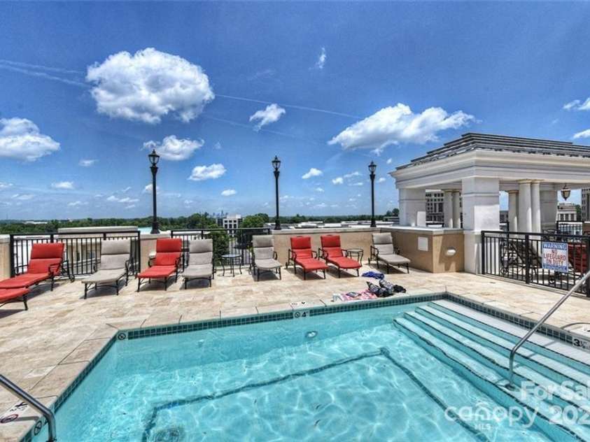 4620 Piedmont Row Drive, Charlotte, NC 28210.  MLS# CAR4300072, YatesRealty ID 1224. Rooftop pool.