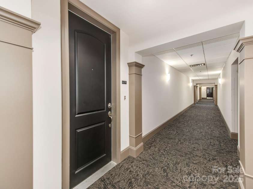 4620 Piedmont Row Drive, Charlotte, NC 28210.  MLS# CAR4300072, YatesRealty ID 1224. Short walk from elevators & parking garage.