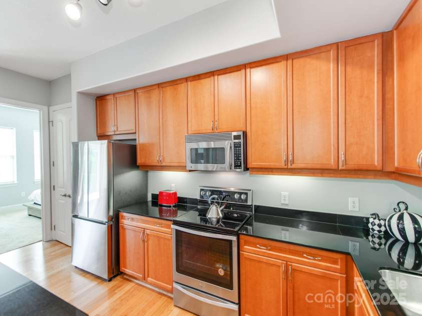 4620 Piedmont Row Drive, Charlotte, NC 28210.  MLS# CAR4300072, YatesRealty ID 1224. SS appliances