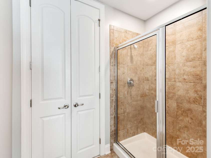 4620 Piedmont Row Drive, Charlotte, NC 28210.  MLS# CAR4300072, YatesRealty ID 1224. Walk-in tile / Glass Shower