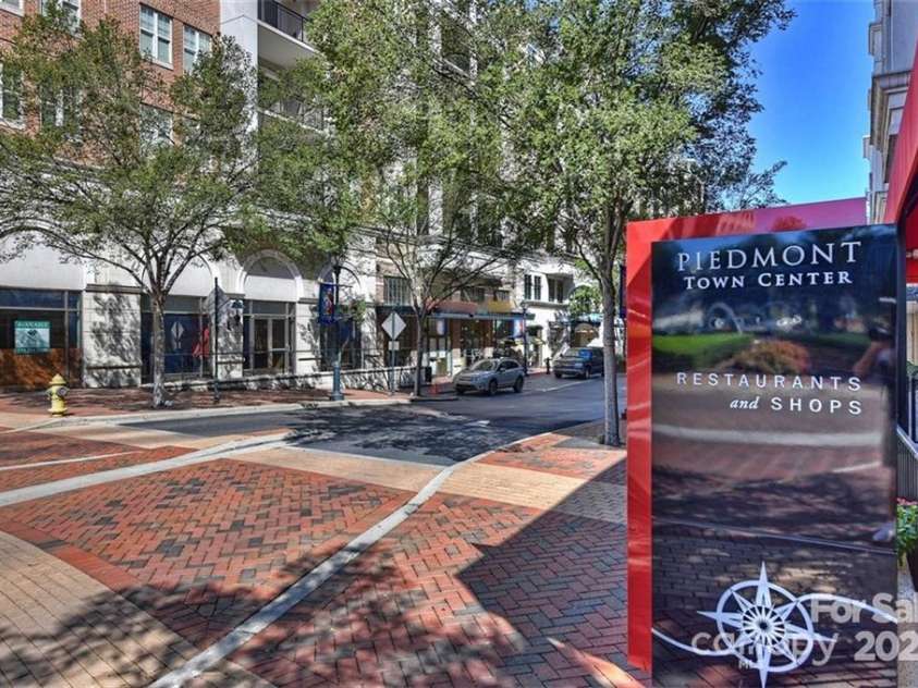 4620 Piedmont Row Drive, Charlotte, NC 28210.  MLS# CAR4300072, YatesRealty ID 1224. Walk to shopping / dining right outside your door.