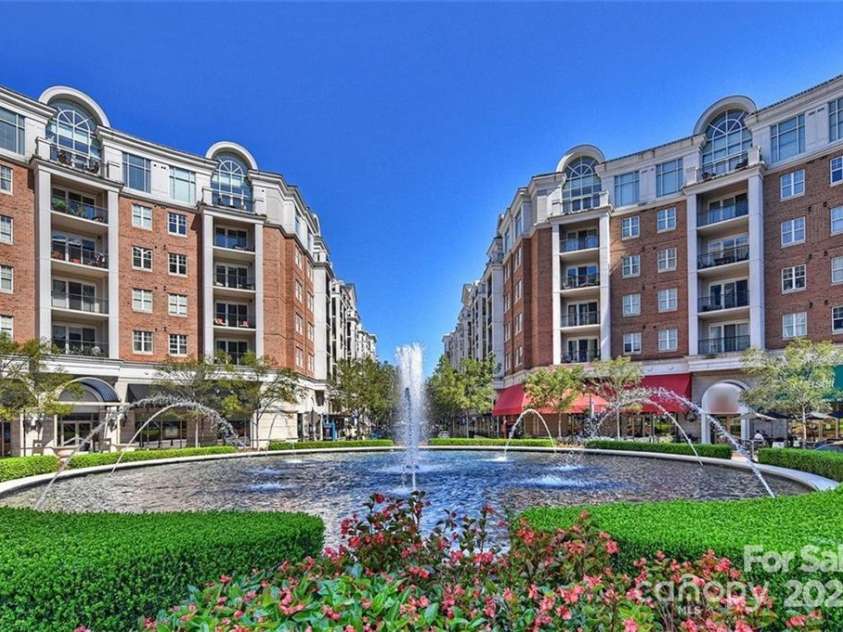 4620 Piedmont Row Drive, Charlotte, NC 28210.  MLS# CAR4300072, YatesRealty ID 1224. Welcome to Piedmont Row !