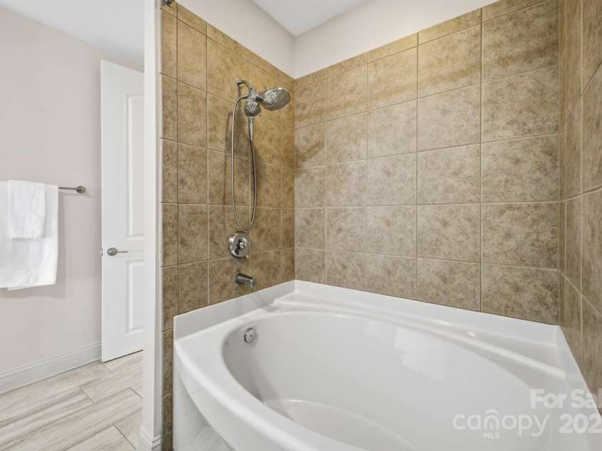 4620 Piedmont Row Drive, Charlotte, NC 28210.  MLS# CAR4312334, YatesRealty ID 1224. 