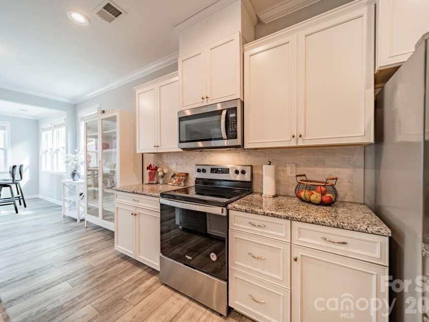 17213 Carolina Hickory Drive, Huntersville, NC 28078.  MLS# CAR4337391, YatesRealty ID 12240. 