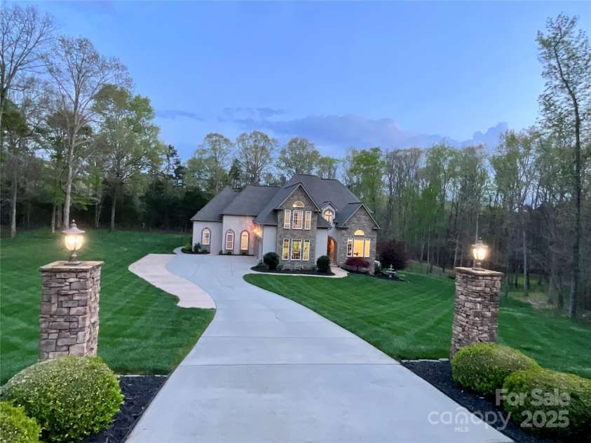 2017 Colorado Court, Lancaster, SC 29720.  MLS# CAR4239549, YatesRealty ID 12240. 1.59 acres of privacy