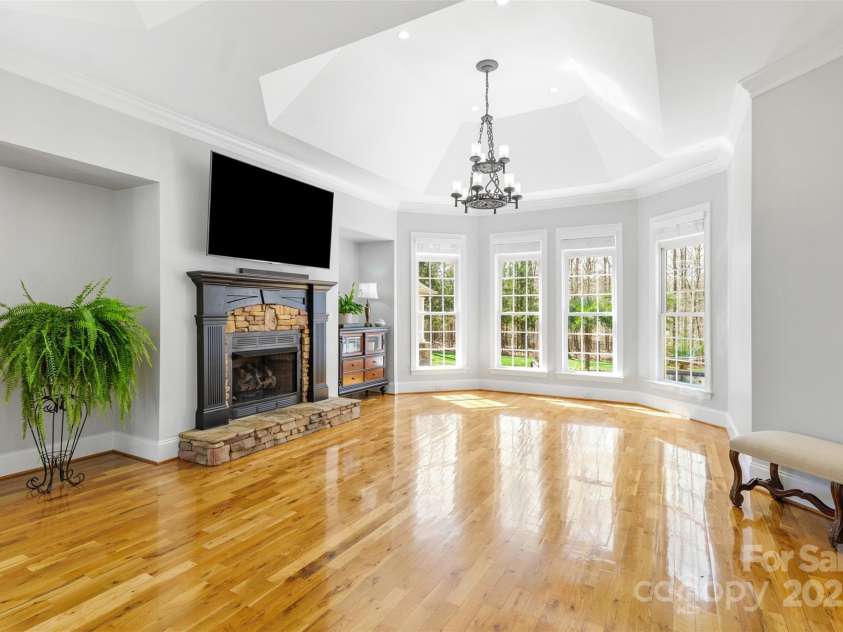 2017 Colorado Court, Lancaster, SC 29720.  MLS# CAR4239549, YatesRealty ID 12240. Family Room: Bay Windows Overlooking Pool and Backyard