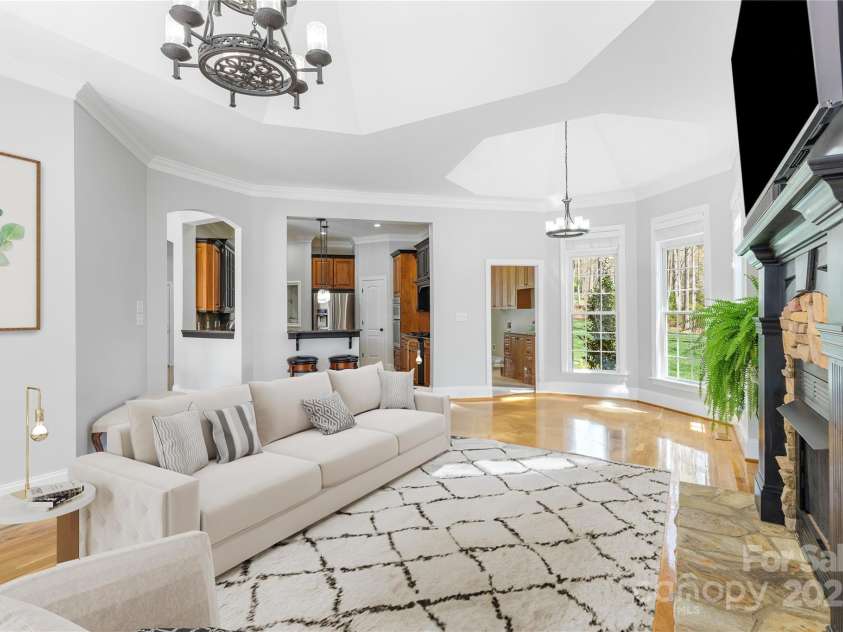 2017 Colorado Court, Lancaster, SC 29720.  MLS# CAR4239549, YatesRealty ID 12240. Family Room Connects to Kitchen