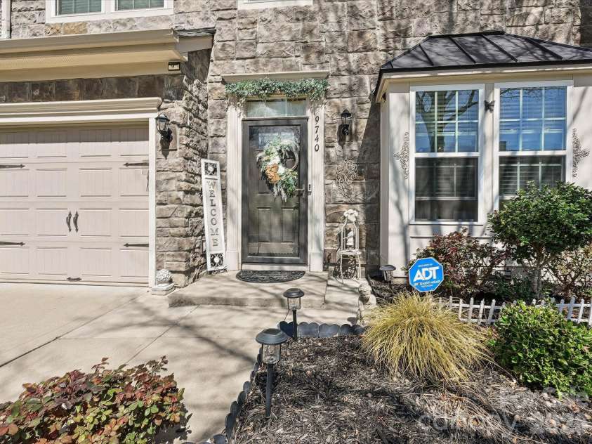 9740 Springholm Drive, Charlotte, NC 28278.  MLS# CAR4356147, YatesRealty ID 12242. 