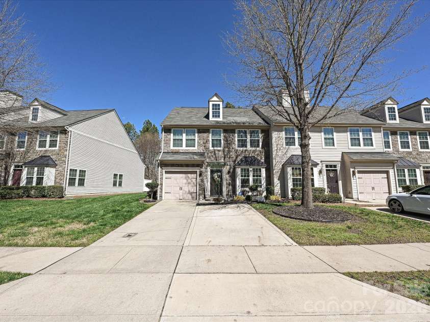 9740 Springholm Drive, Charlotte, NC 28278.  MLS# CAR4356147, YatesRealty ID 12242. 