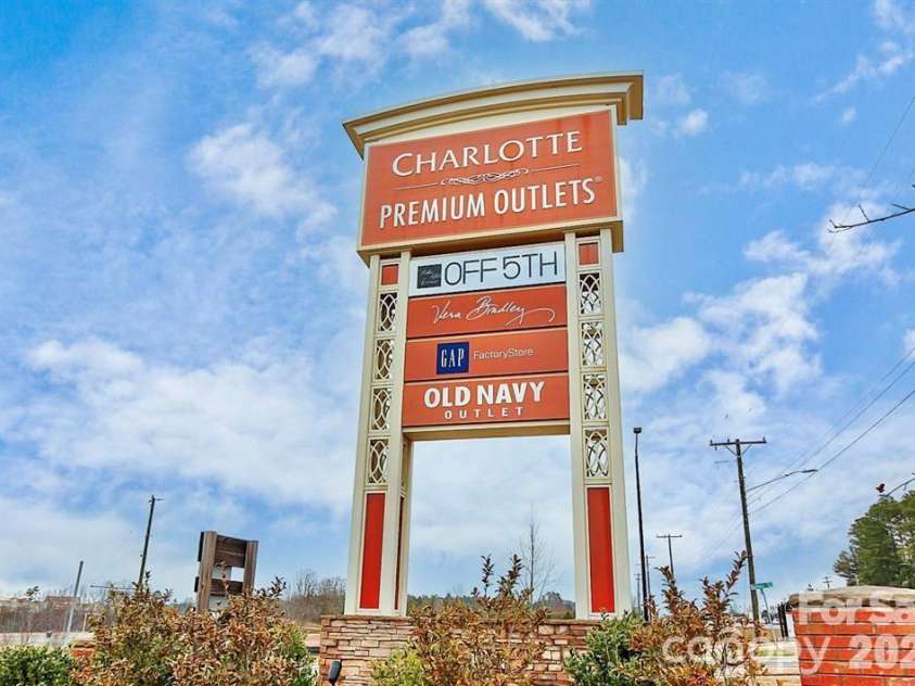 9740 Springholm Drive, Charlotte, NC 28278.  MLS# CAR4356147, YatesRealty ID 12242. 