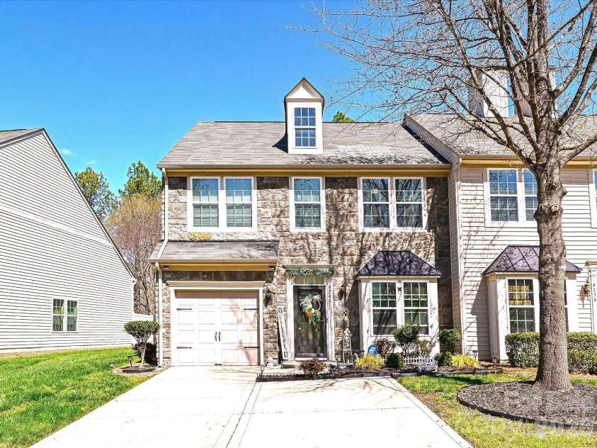 9740 Springholm Drive, Charlotte, NC 28278.  MLS# CAR4356147, YatesRealty ID 12242. 