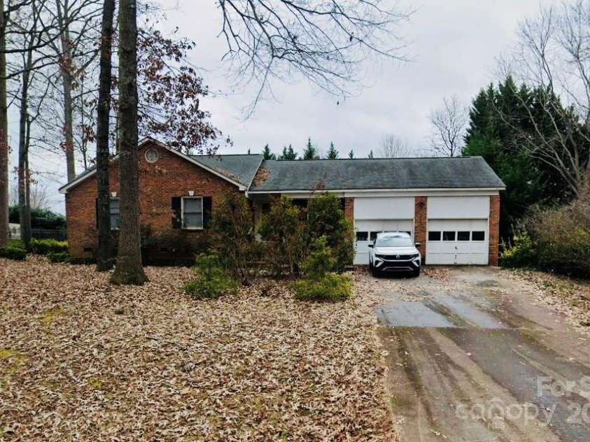 4424 Huntington Drive, Gastonia, NC 28056.  MLS# CAR4256568, YatesRealty ID 12243. 