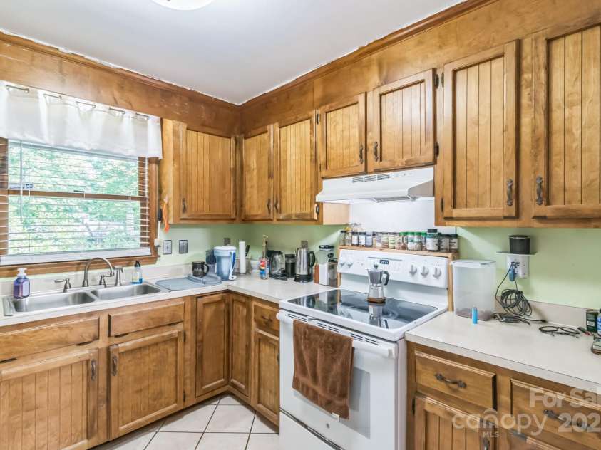 4424 Huntington Drive, Gastonia, NC 28056.  MLS# CAR4256568, YatesRealty ID 12243. 