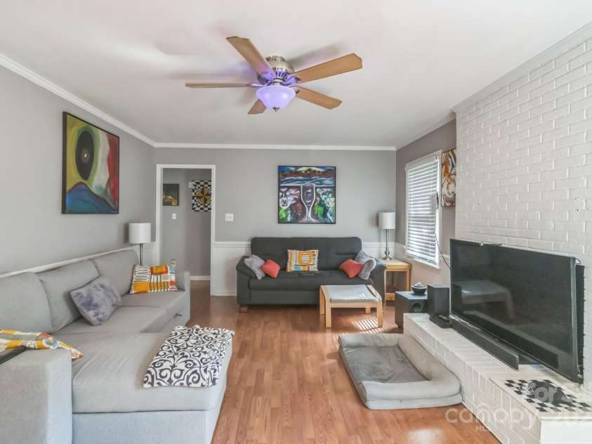 4424 Huntington Drive, Gastonia, NC 28056.  MLS# CAR4256568, YatesRealty ID 12243. 