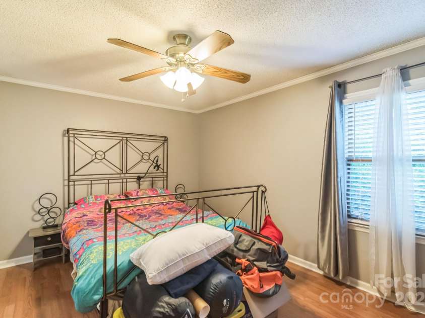 4424 Huntington Drive, Gastonia, NC 28056.  MLS# CAR4256568, YatesRealty ID 12243. 