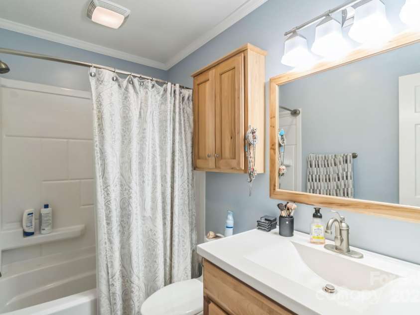 4424 Huntington Drive, Gastonia, NC 28056.  MLS# CAR4256568, YatesRealty ID 12243. 